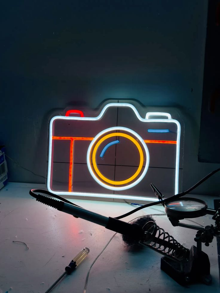 Khám phá "Đèn Neon Led" – giải pháp chiếu sáng và quảng cáo hiện đại giúp nâng cao nhận diện thương hiệu, tiết kiệm điện năng và tạo điểm nhấn ấn tượng cho mọi không gian. Tìm hiểu ưu điểm, ứng dụng thực tế và xu hướng sử dụng "Đèn Neon Led" trong kinh doanh và trang trí nội thất hiện nay.